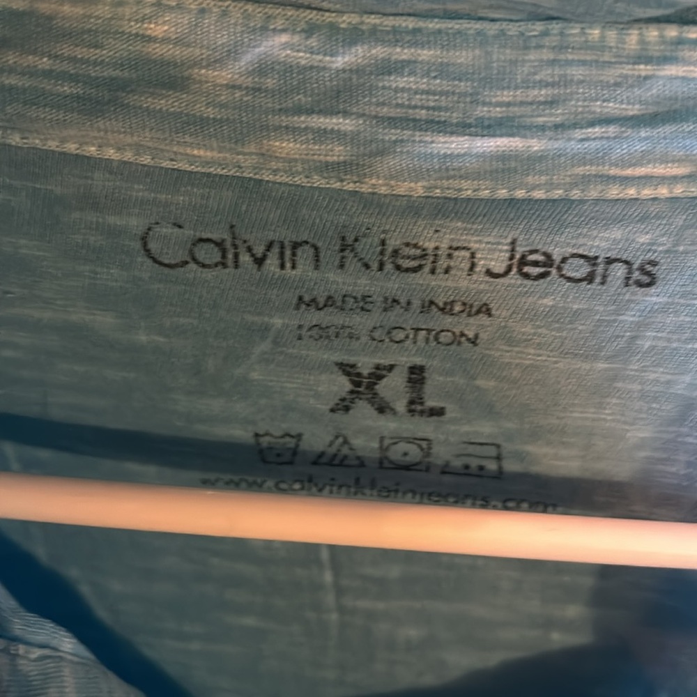 Calvin Klein - Picture 2 of 3